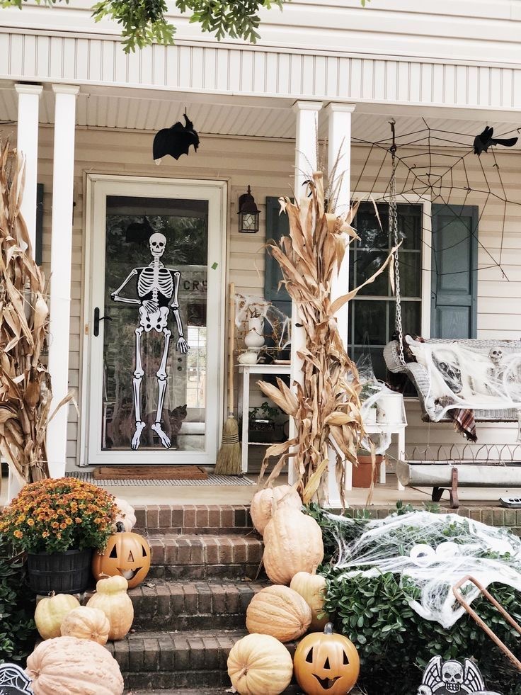 When Cozy Meets Spooky: Halloween Farmhouse Decor Ideas