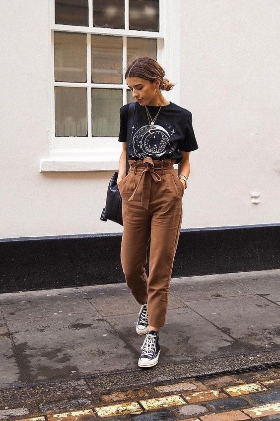 girl wearing converse in Fall