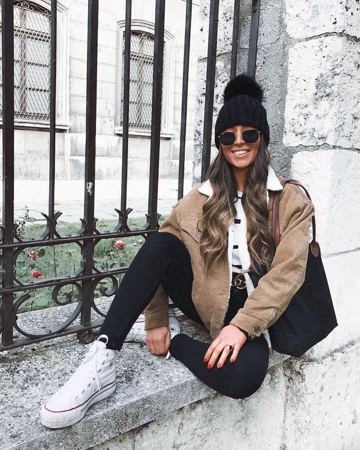 girl wearing converse in Fall