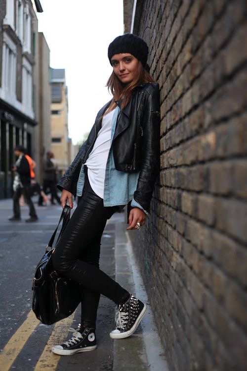 girl wearing converse in Fall