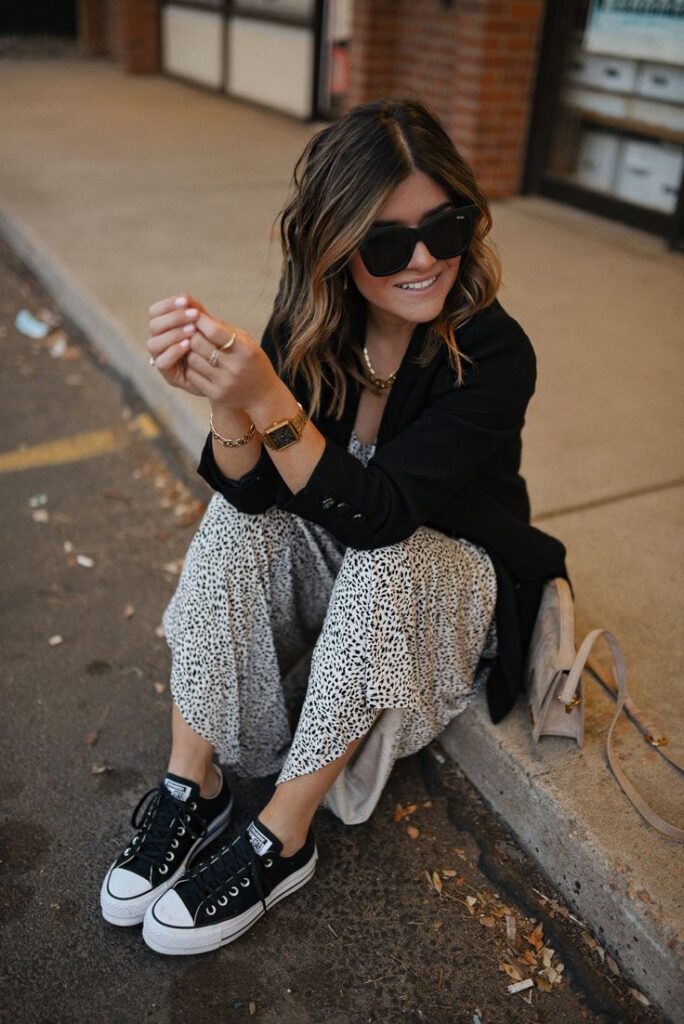 girl wearing converse in Fall