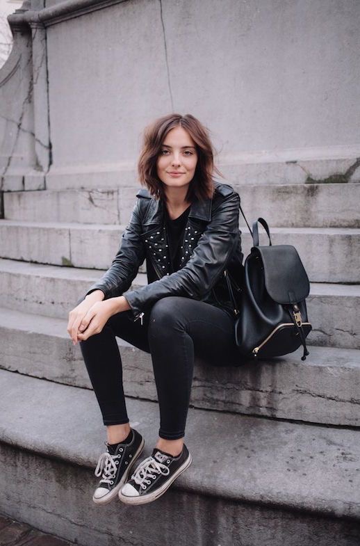 girl wearing converse in Fall