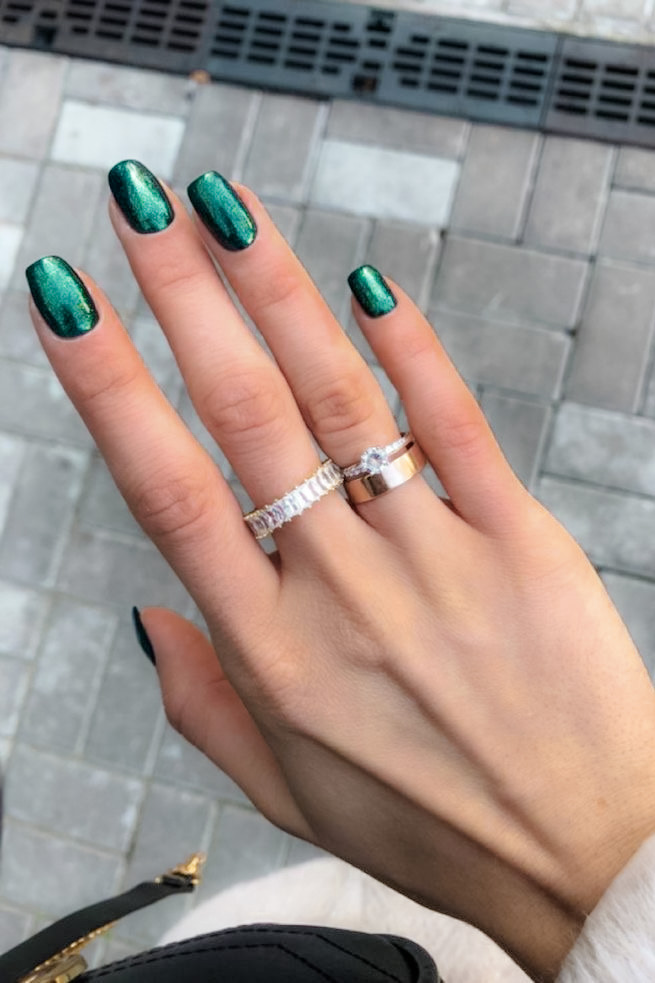 girl with Forest Green Chrome Nails for fall