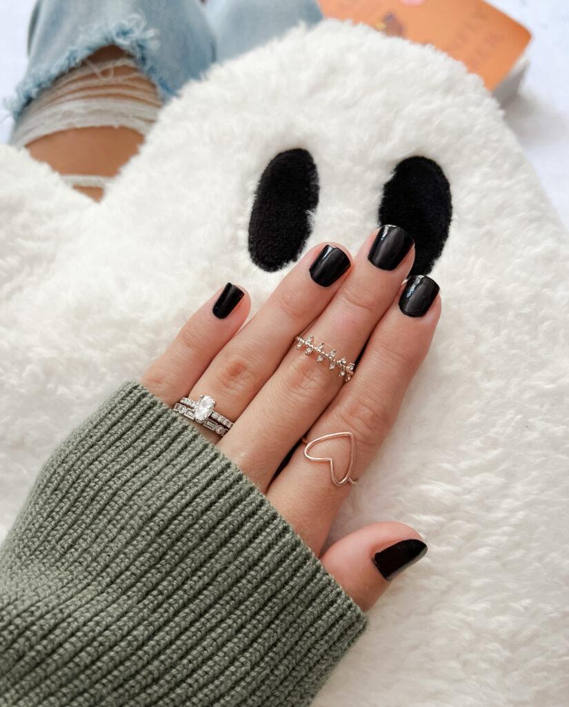 woman with short black nails for fall