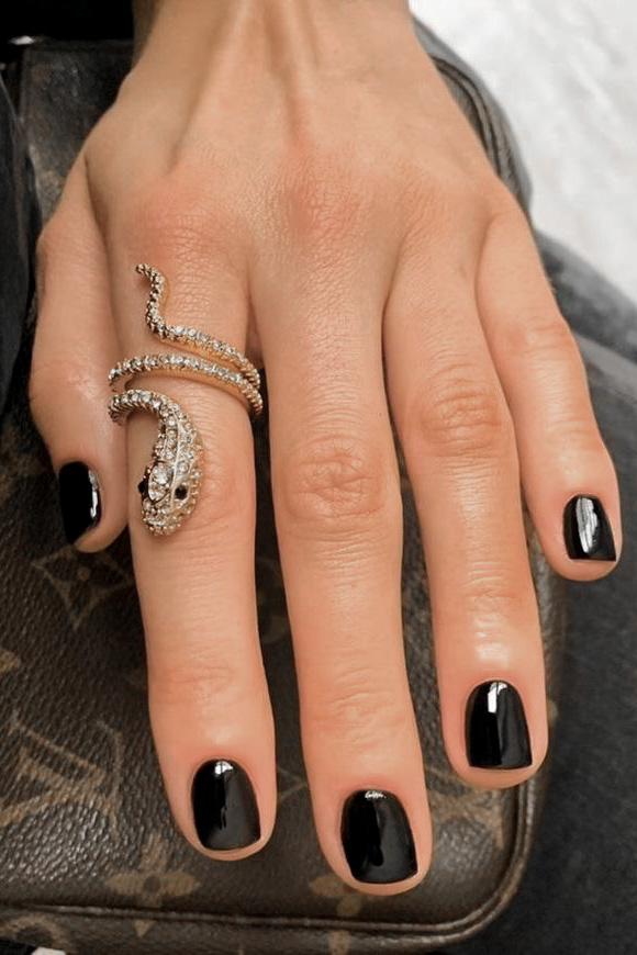 woman with short black nails for fall