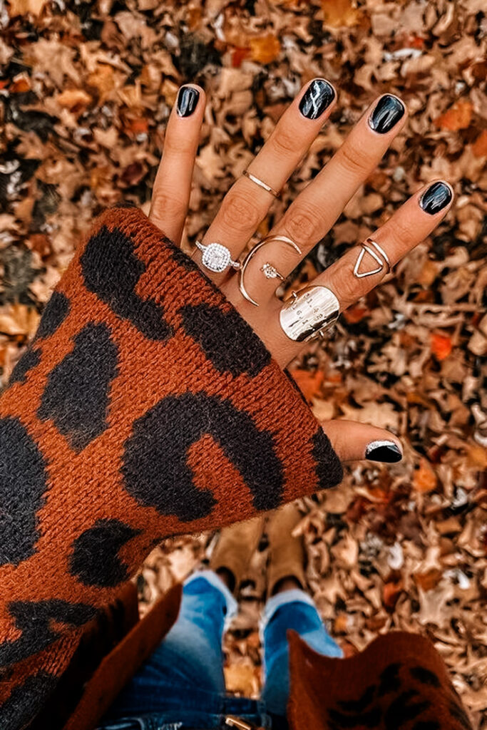 woman with short black nails for fall