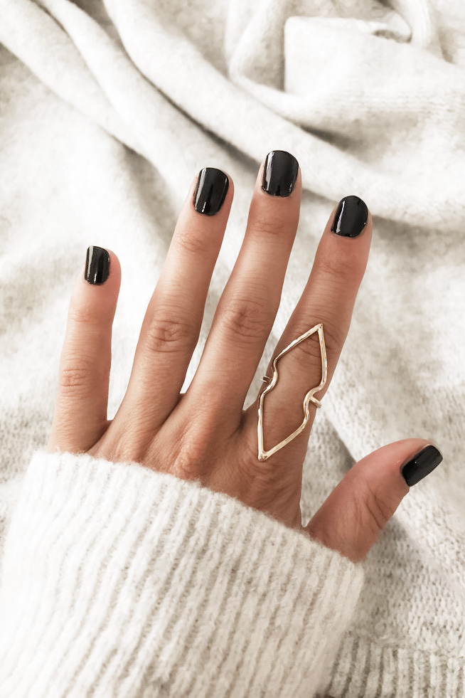 woman with short black nails for fall