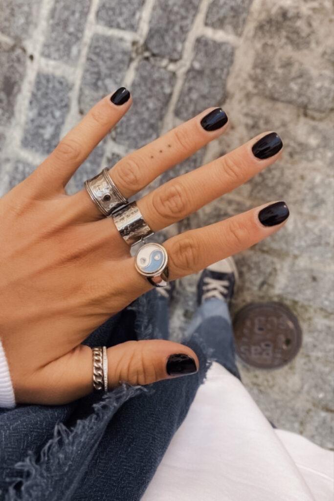 woman with short black nails for fall